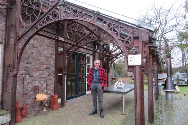 Winand Derks van de Ven bouwt Station Holthees