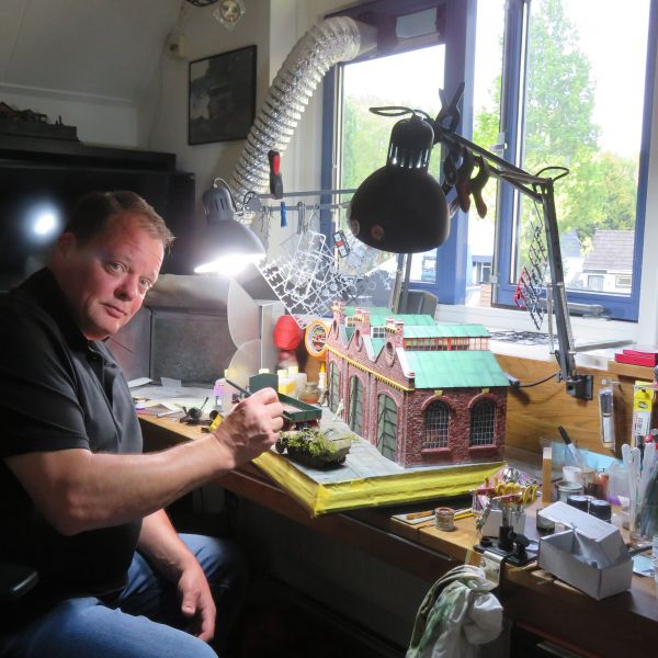 Modelbouwen, dagelijkse passie van Eric Jacobs