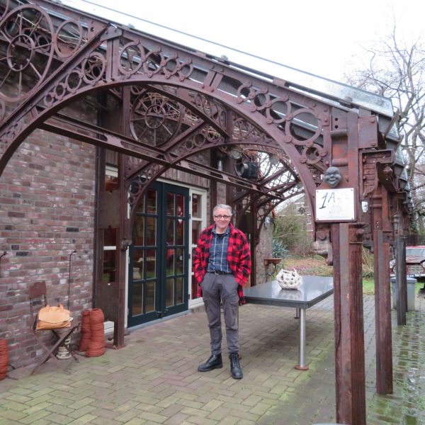 Winand Derks van de Ven bouwt Station Holthees